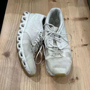 White ONCLOUD SIZE 9-used